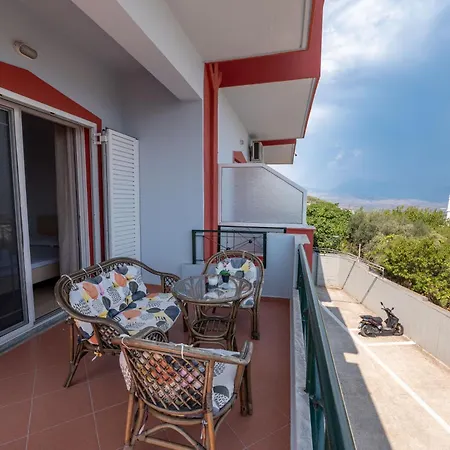 Apartment Flamuri *