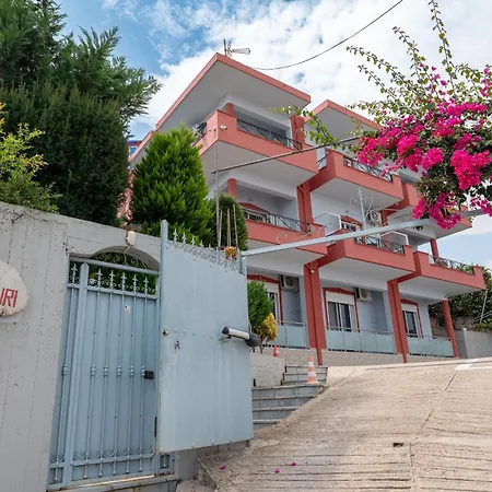 Flamuri * Saranda